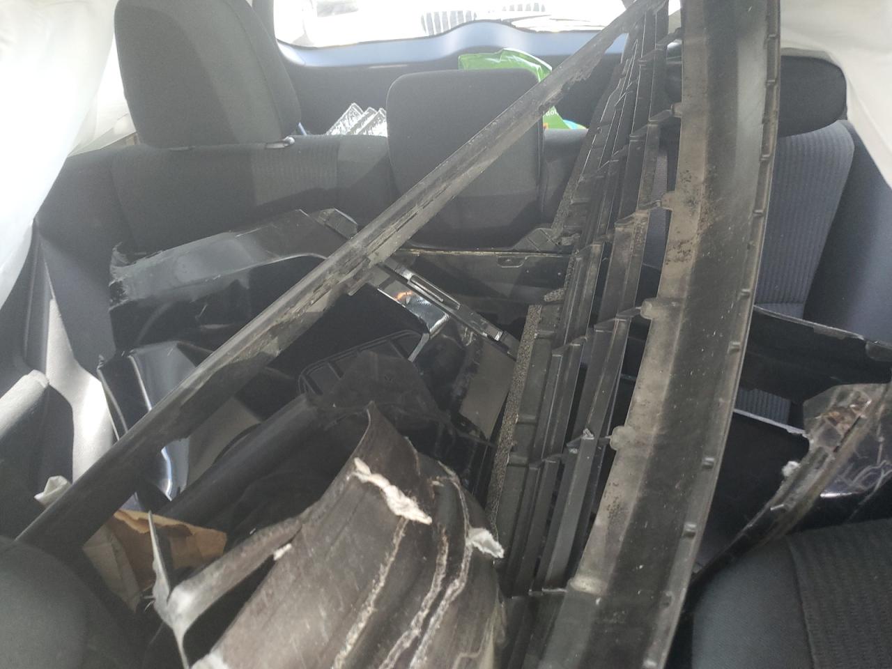 2T3BFREV4HW692352 2017 Toyota Rav4 Le