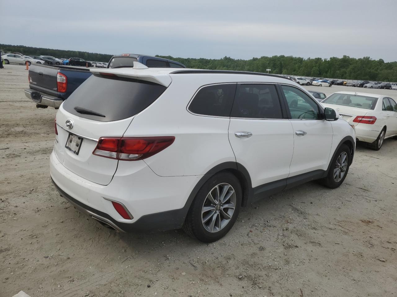 KM8SM4HF7HU224783 2017 Hyundai Santa Fe Se