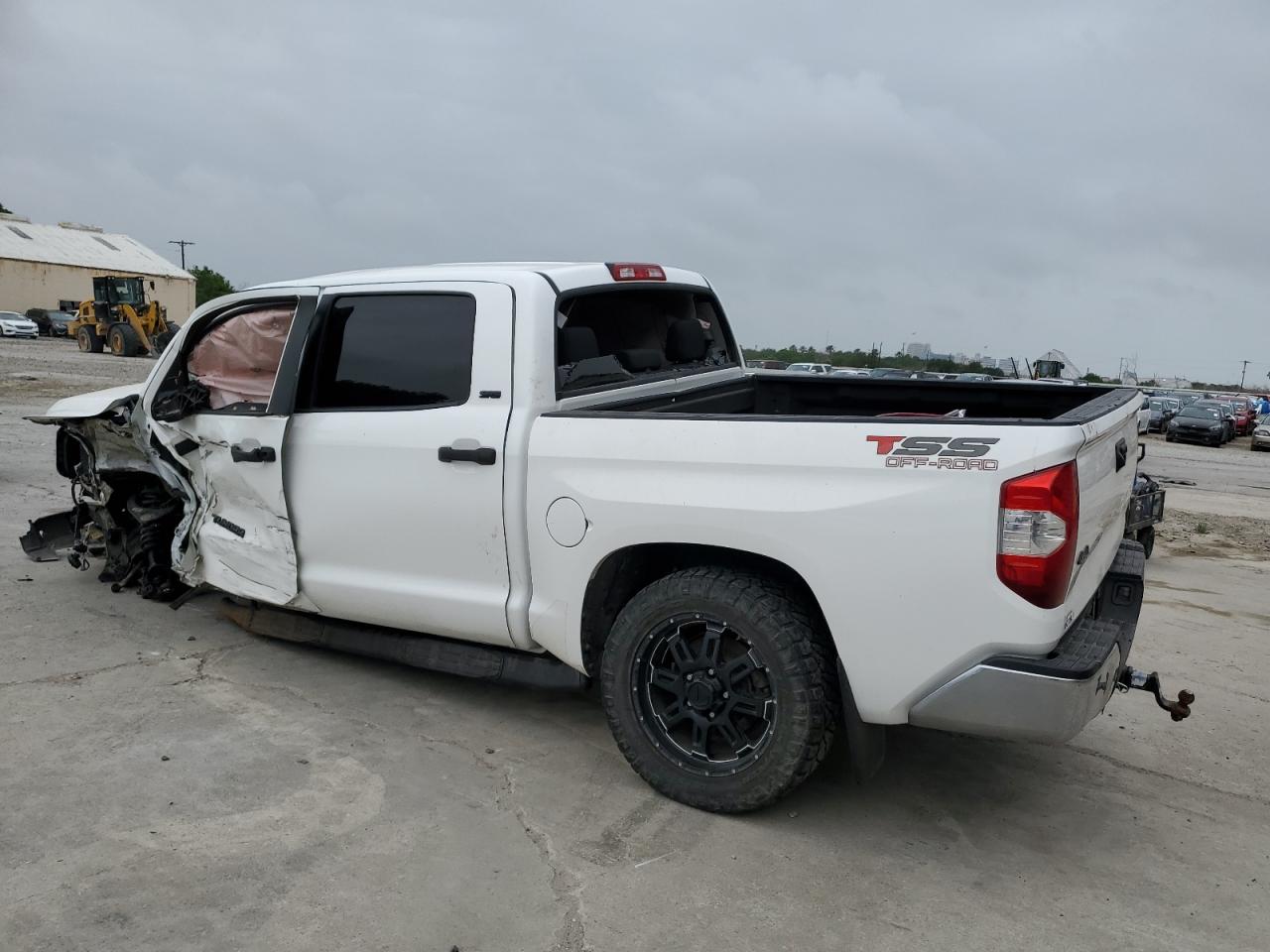 5TFDW5F13HX610930 2017 Toyota Tundra Crewmax Sr5