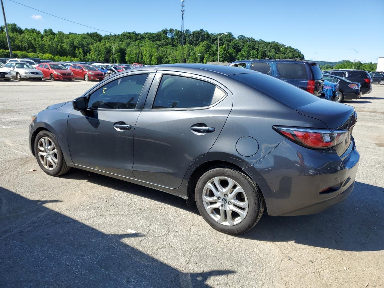 2018 Toyota Yaris Ia vin: 3MYDLBYV5JY321514