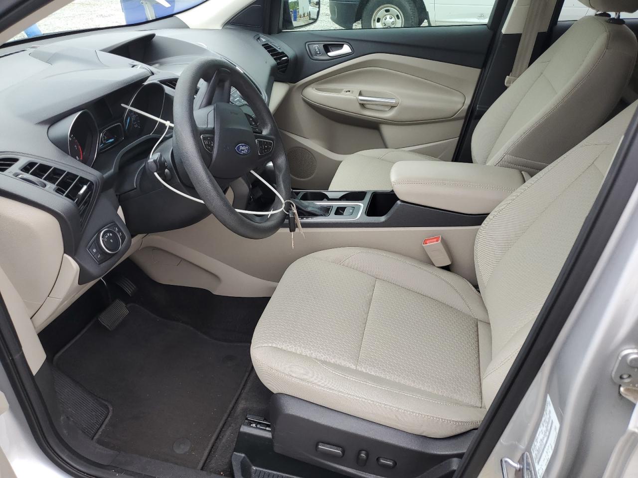 VIN: 1FMCU0GD4HUE01061 2017 FORD ESCAPE
