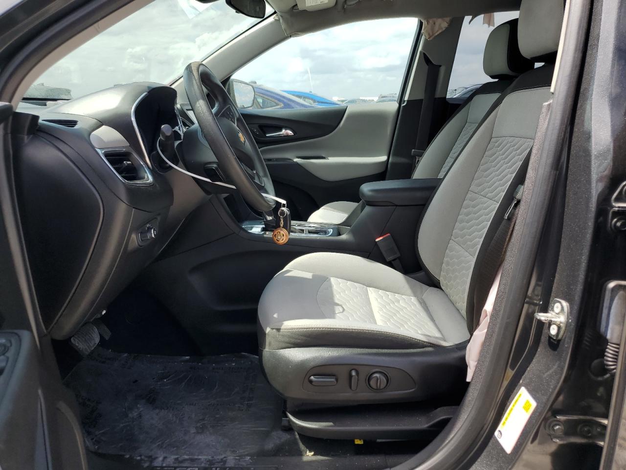 2GNAXSEV1J6230114 2018 Chevrolet Equinox Lt