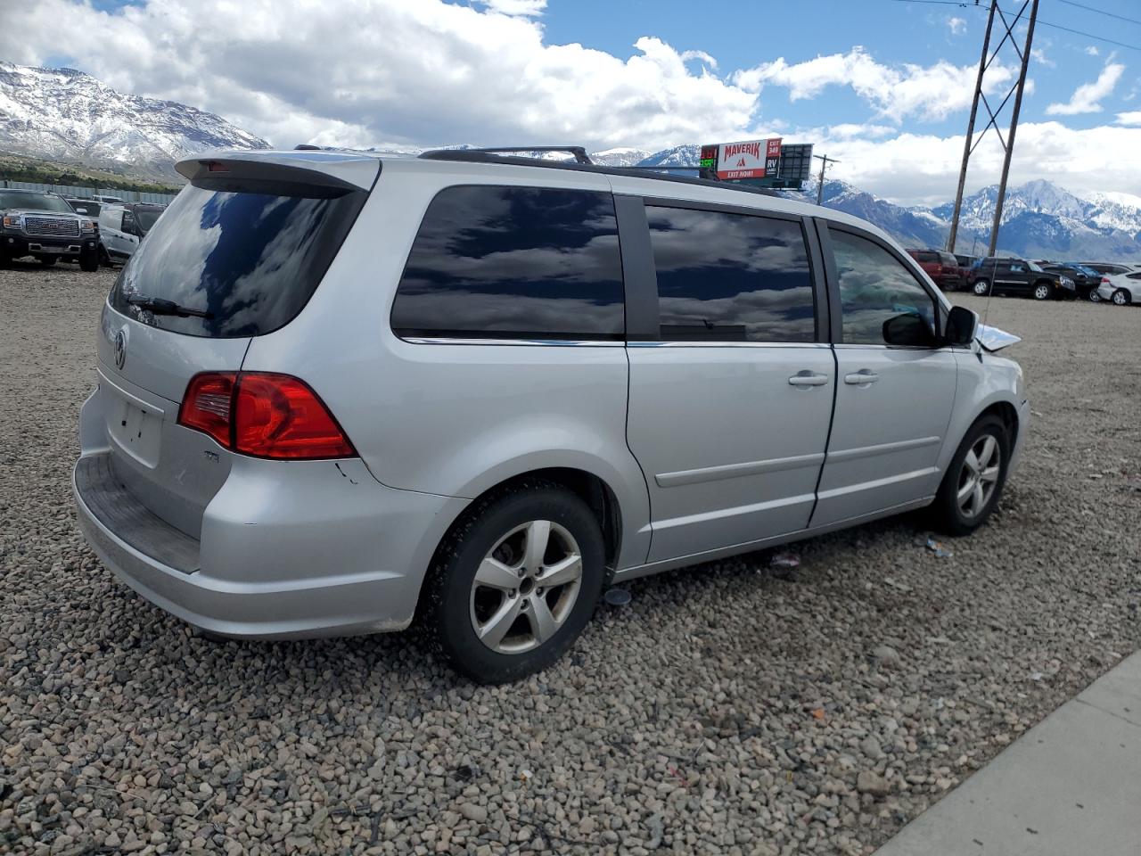 2V4RW3DG2BR805026 2011 Volkswagen Routan Se