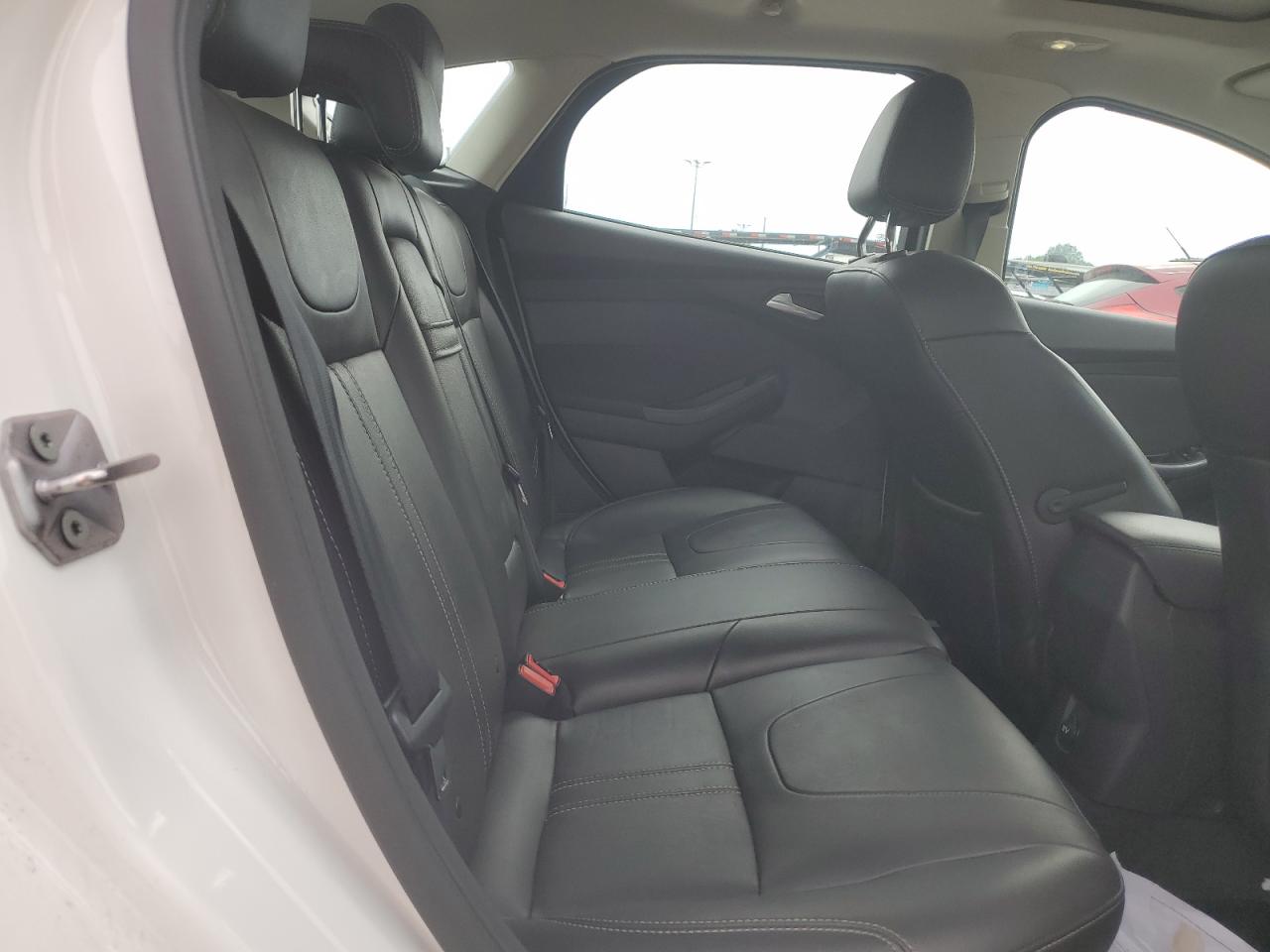 1FAHP3N23CL183459 2012 Ford Focus Titanium