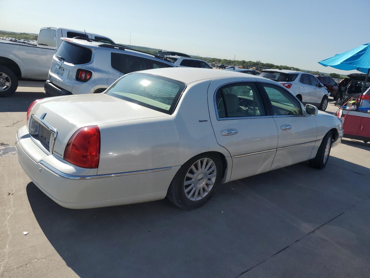 1LNHM82W73Y673974 2003 Lincoln Town Car Signature