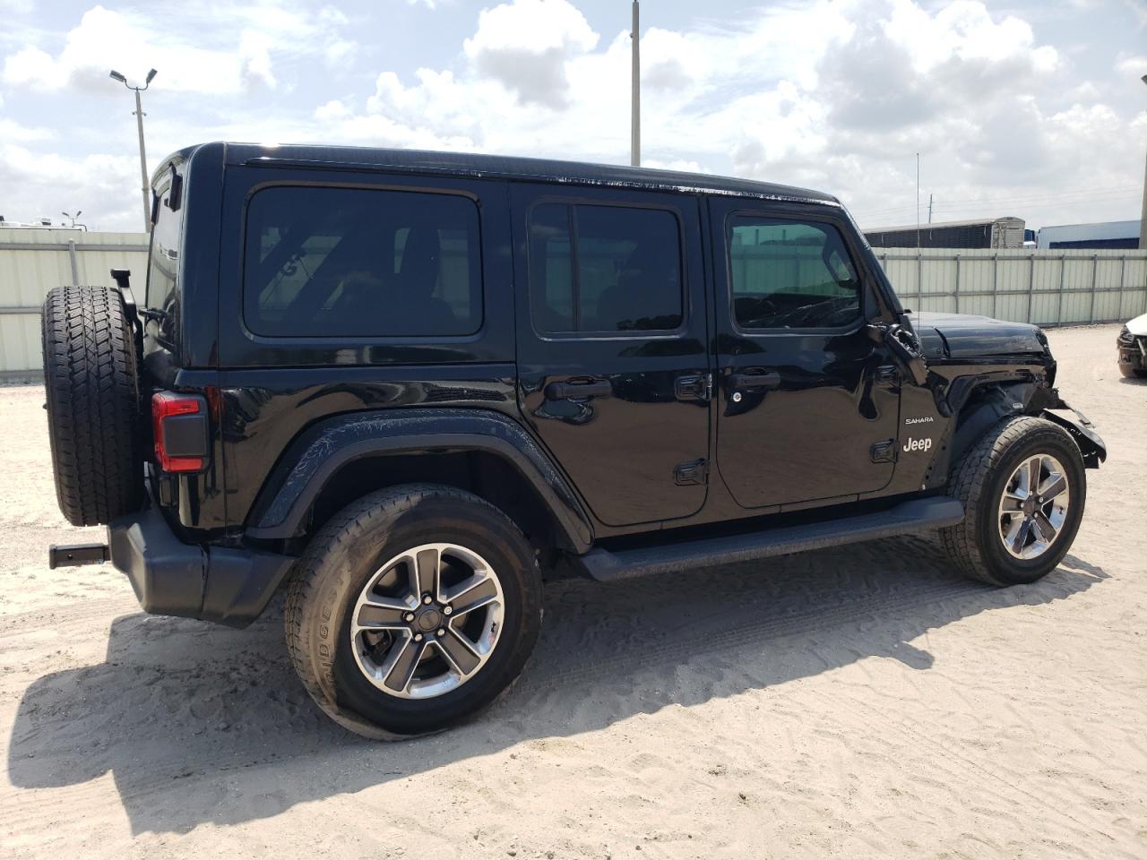 1C4HJXEN6KW691306 2019 Jeep Wrangler Unlimited Sahara