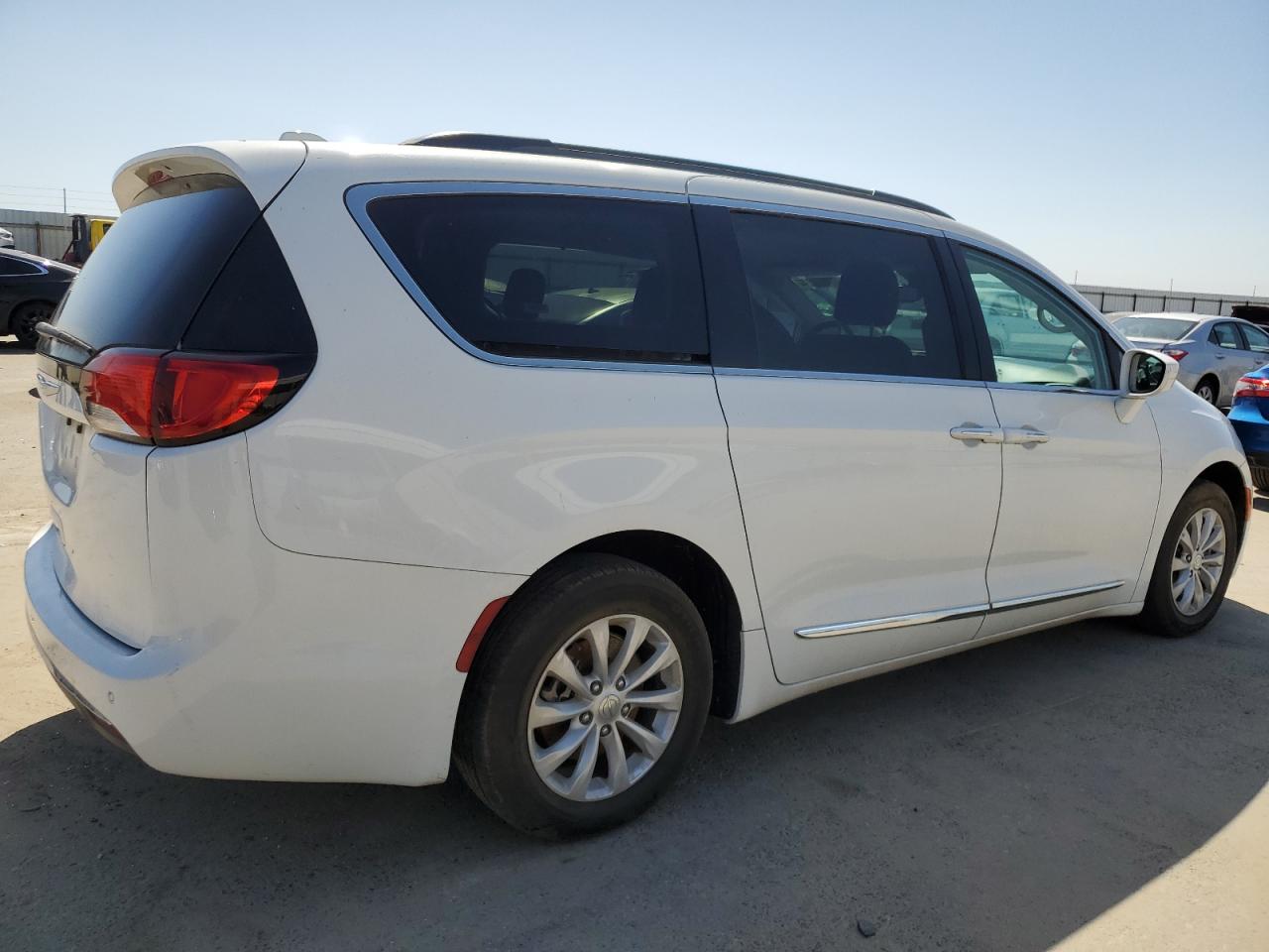 2017 Chrysler Pacifica Touring L vin: 2C4RC1BG3HR621331