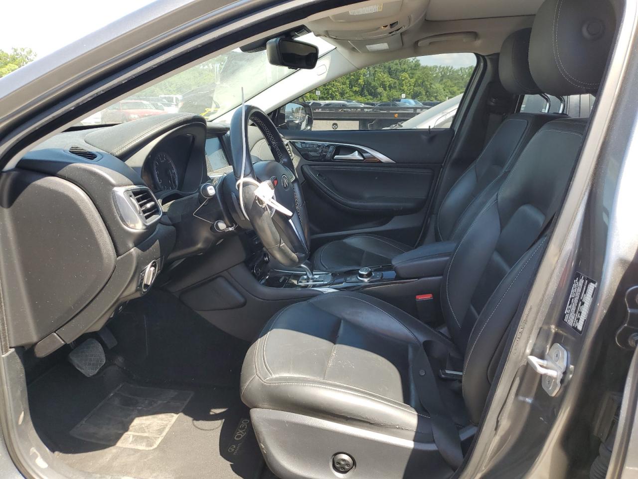 SJKCH5CR1HA023884 2017 Infiniti Qx30 Base