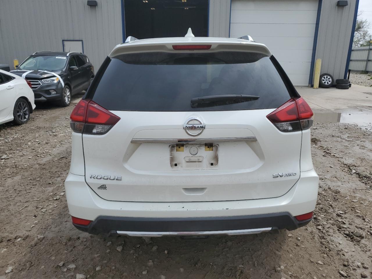 KNMAT2MV0JP563619 2018 Nissan Rogue S