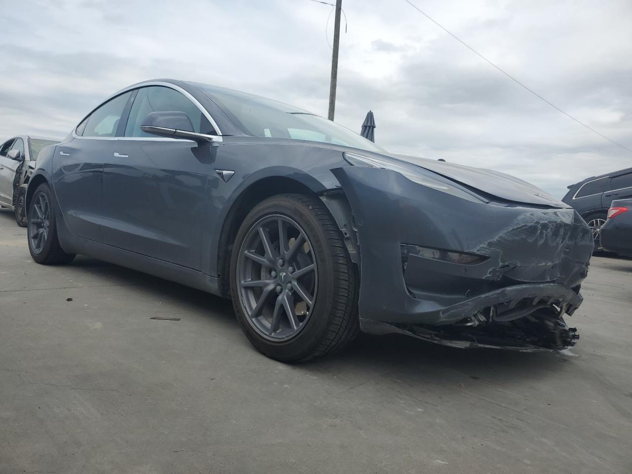 5YJ3E1EA5JF123883 2018 Tesla Model 3