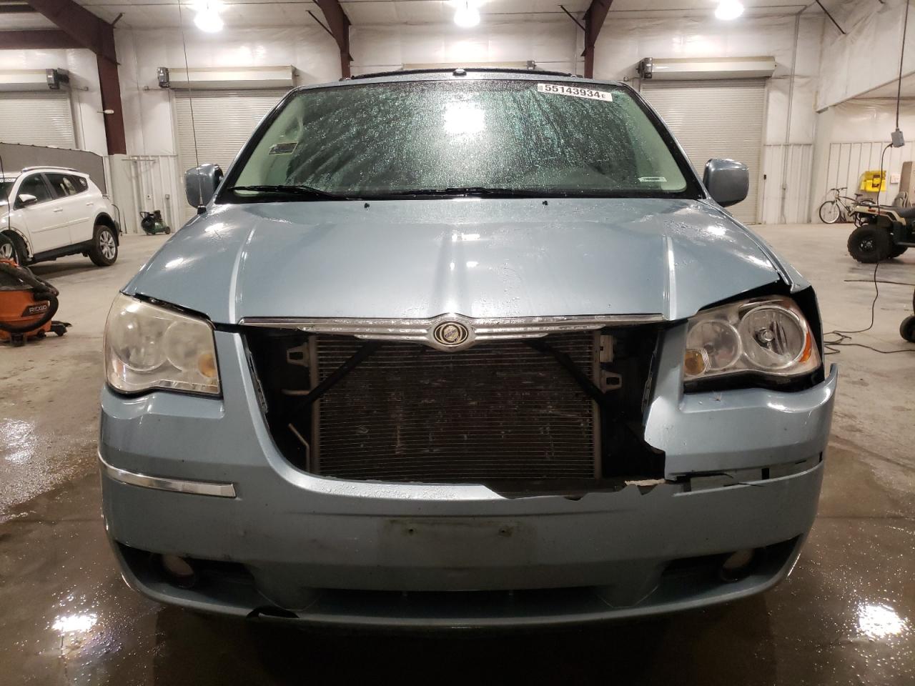 2A4RR5D18AR286811 2010 Chrysler Town & Country Touring