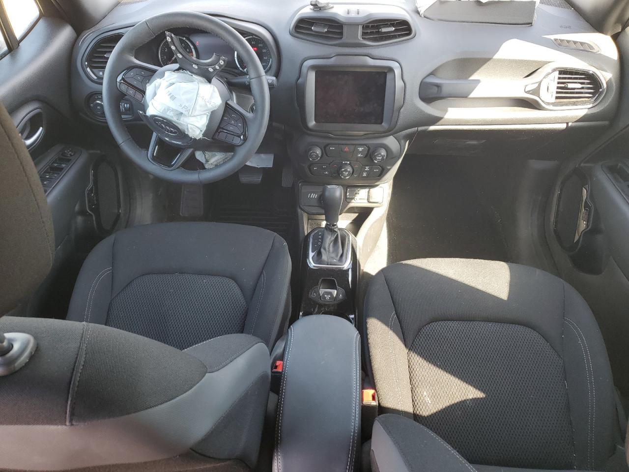 ZACNJDE12NPN72326 2022 Jeep Renegade Altitude