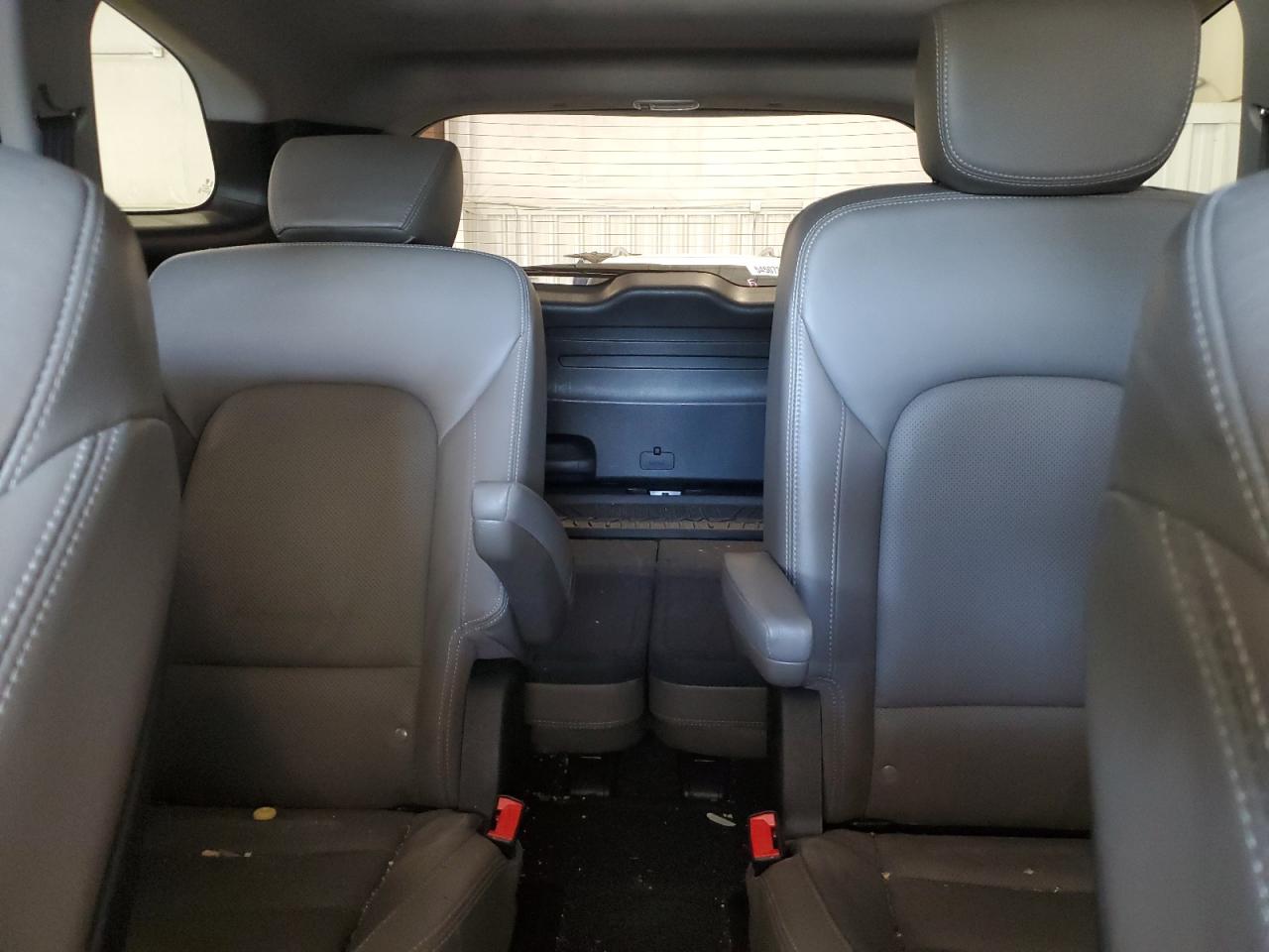 KM8SRDHF1HU240284 2017 Hyundai Santa Fe Se Ultimate