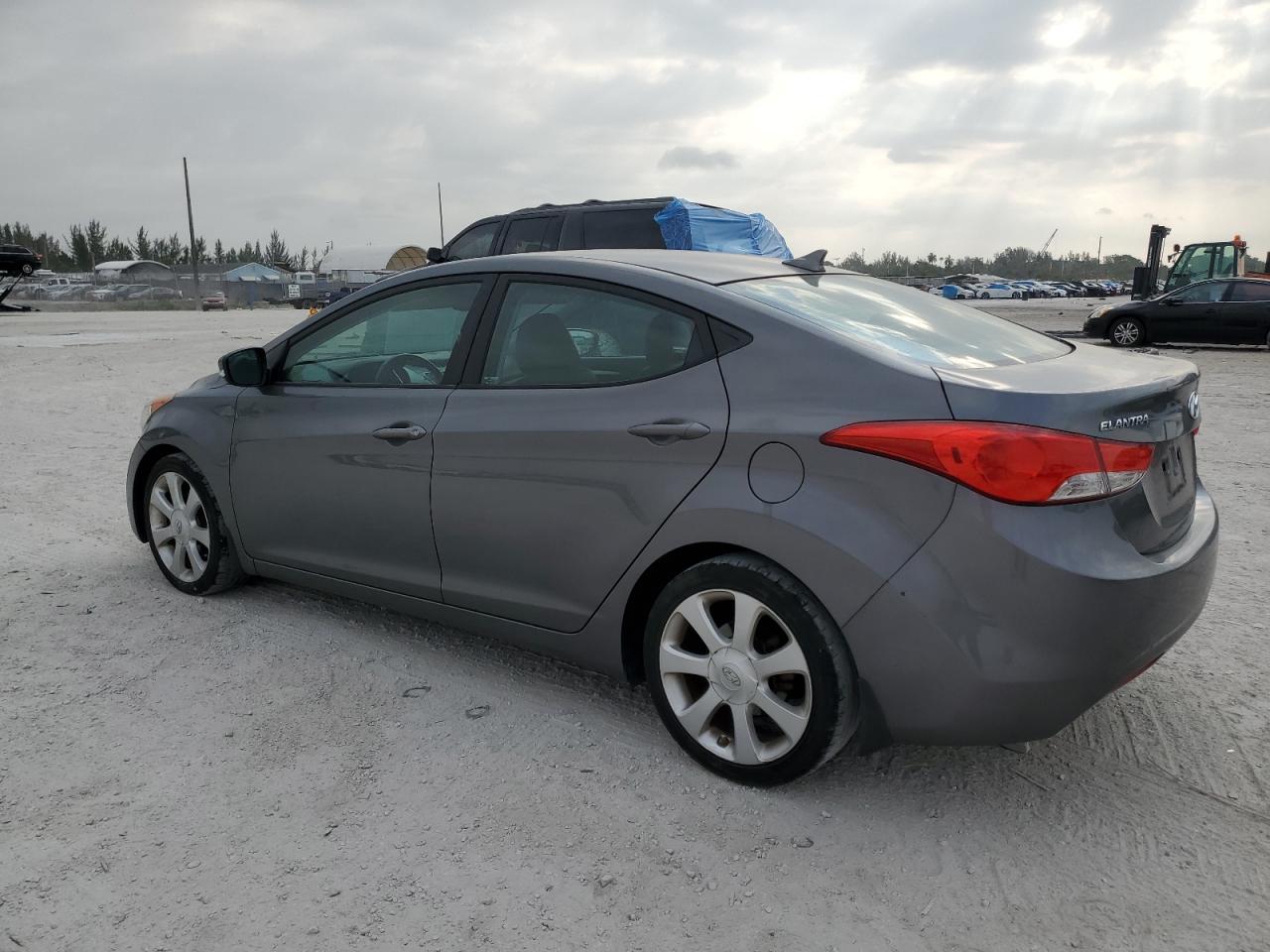 5NPDH4AE1DH281410 2013 Hyundai Elantra Gls