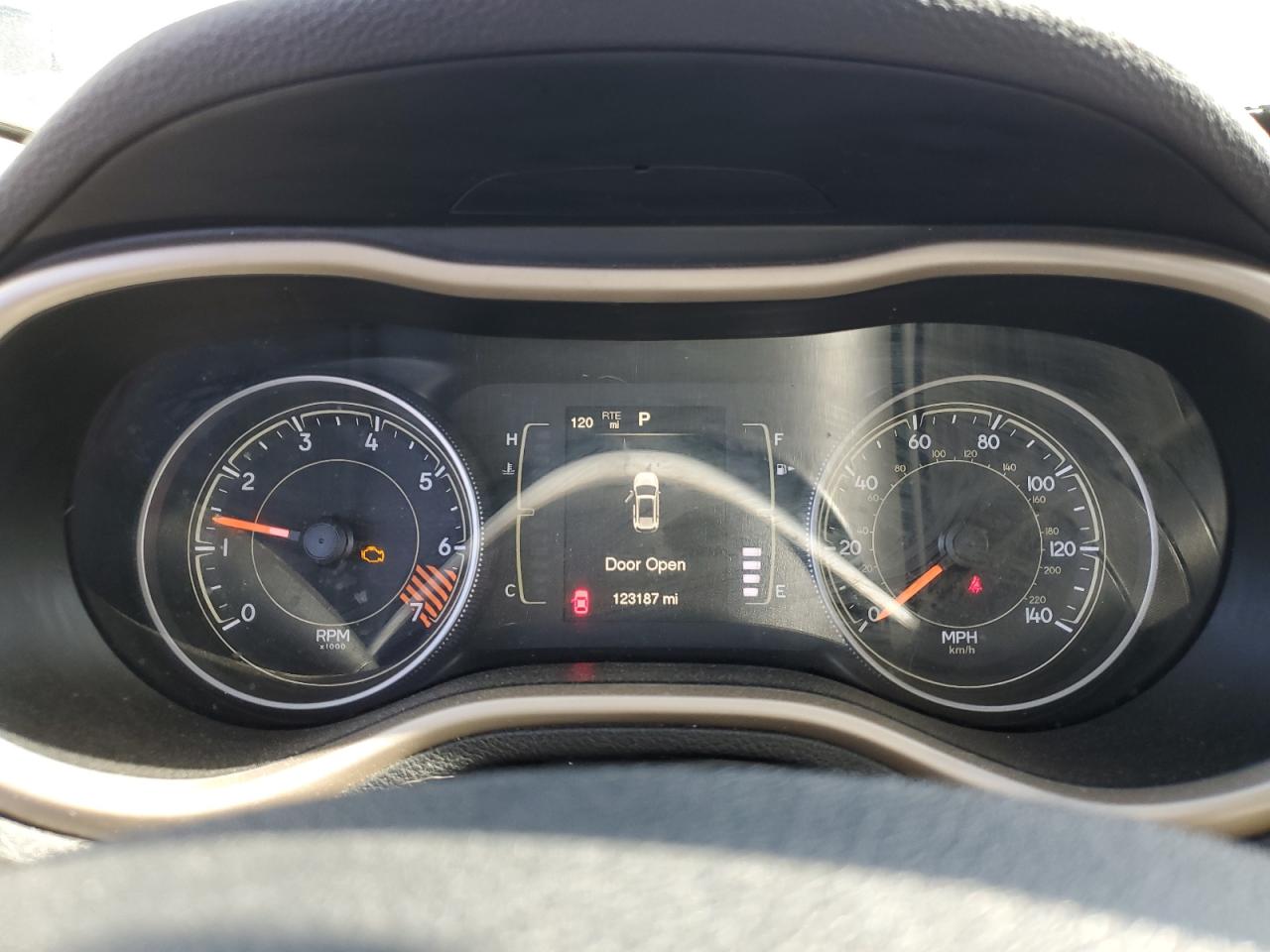 1C4PJLCB4FW655570 2015 Jeep Cherokee Latitude