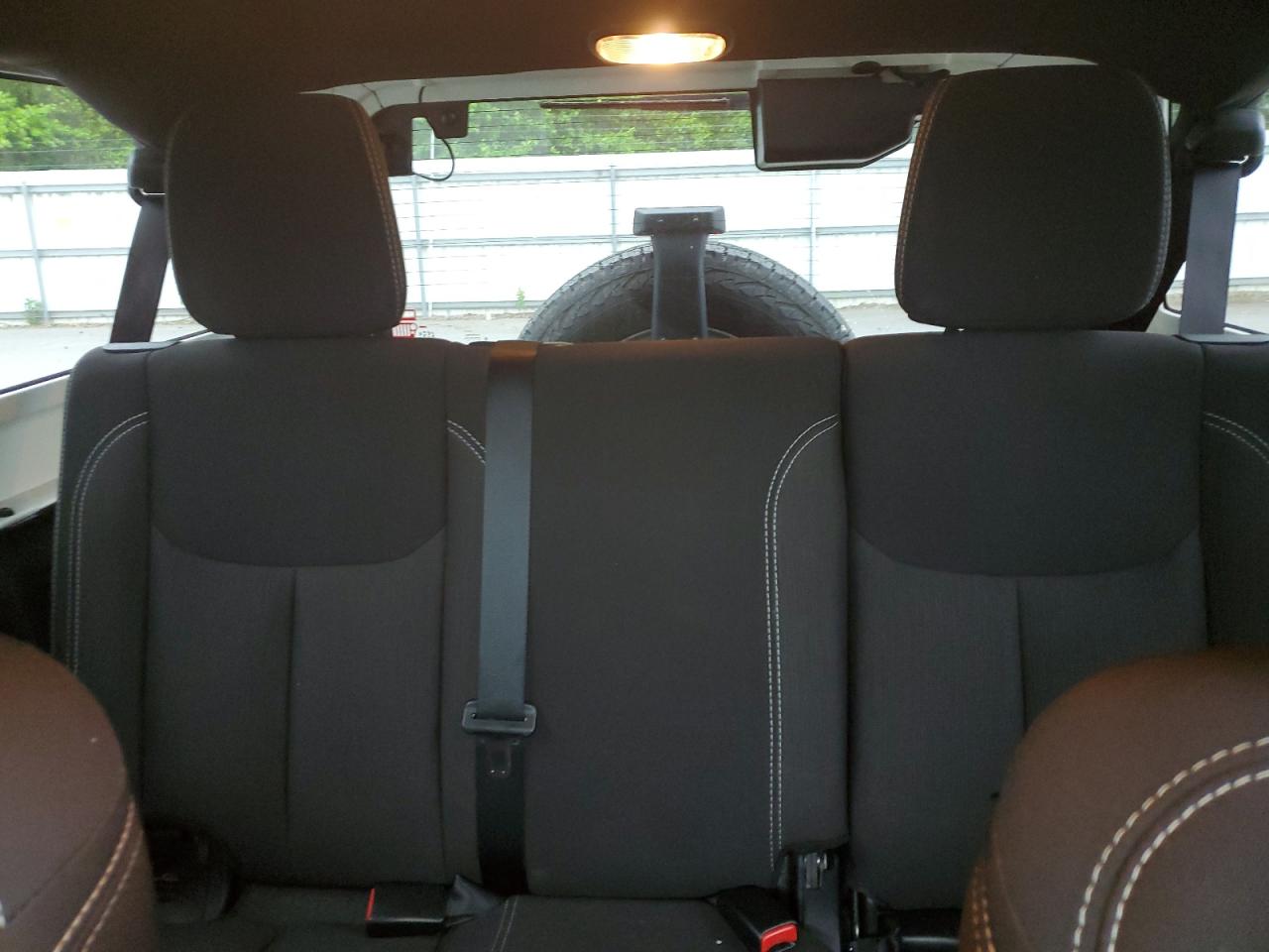 1C4HJWEG9FL647755 2015 Jeep Wrangler Unlimited Sahara