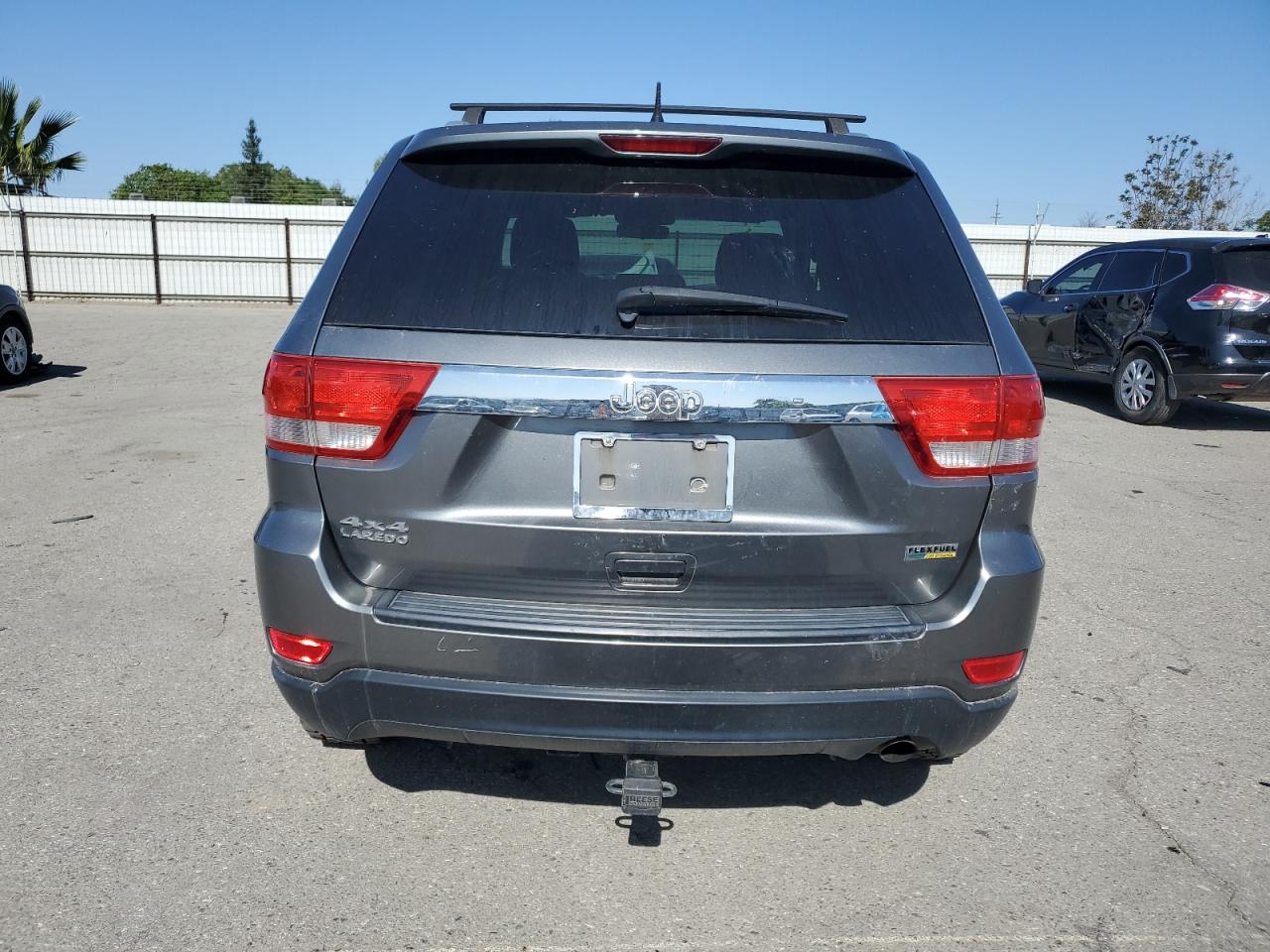 1J4RR4GG9BC700330 2011 Jeep Grand Cherokee Laredo