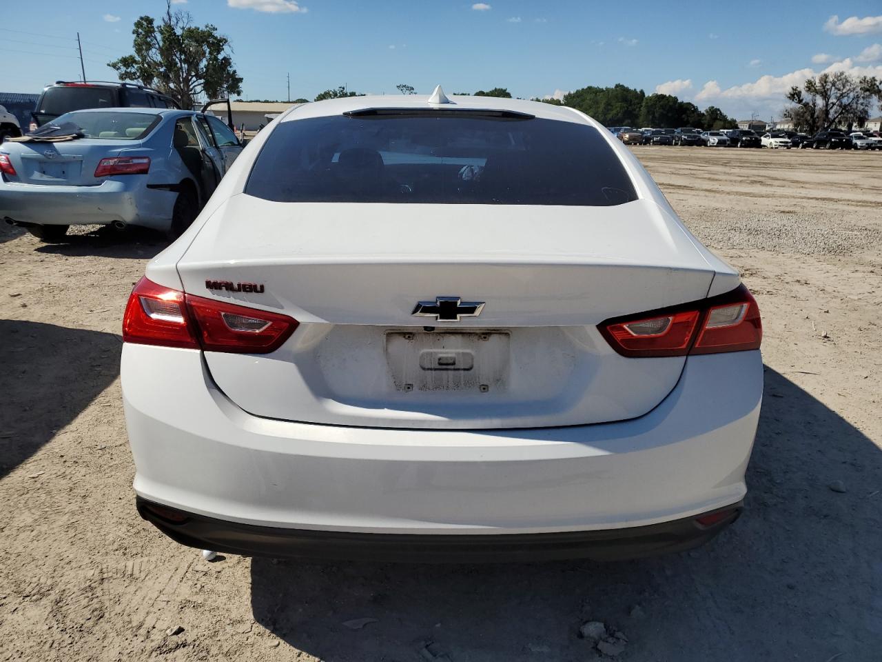 1G1ZD5ST0JF242052 2018 Chevrolet Malibu Lt