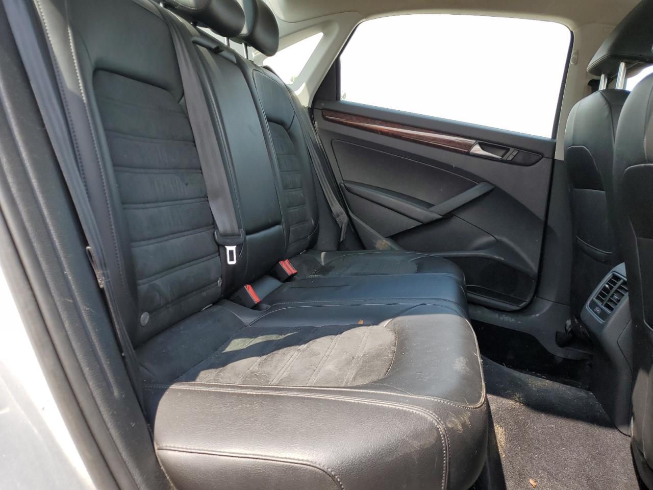 1VWCH7A33DC044664 2013 Volkswagen Passat Sel