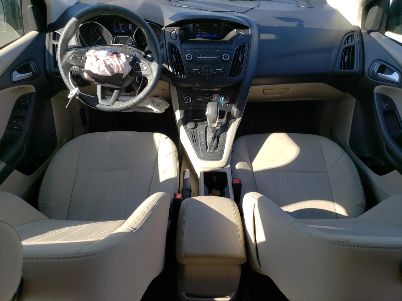 1FADP3K22JL227306 2018 Ford Focus Se