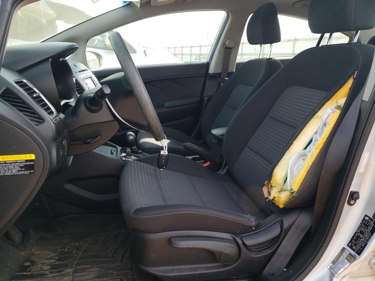 3KPFL4A77HE057917 2017 Kia Forte Lx