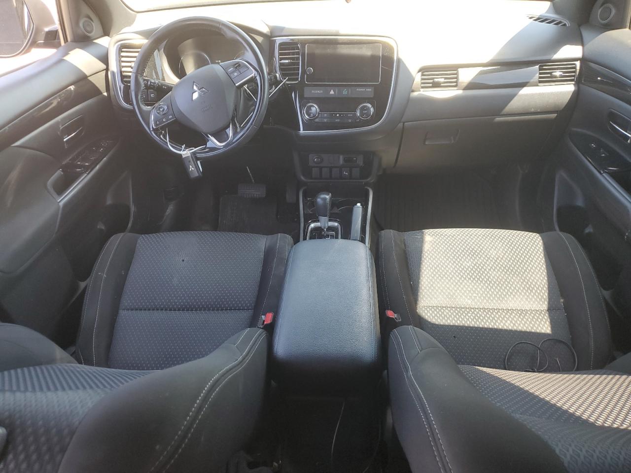 JA4AD3A32JZ033771 2018 Mitsubishi Outlander Se