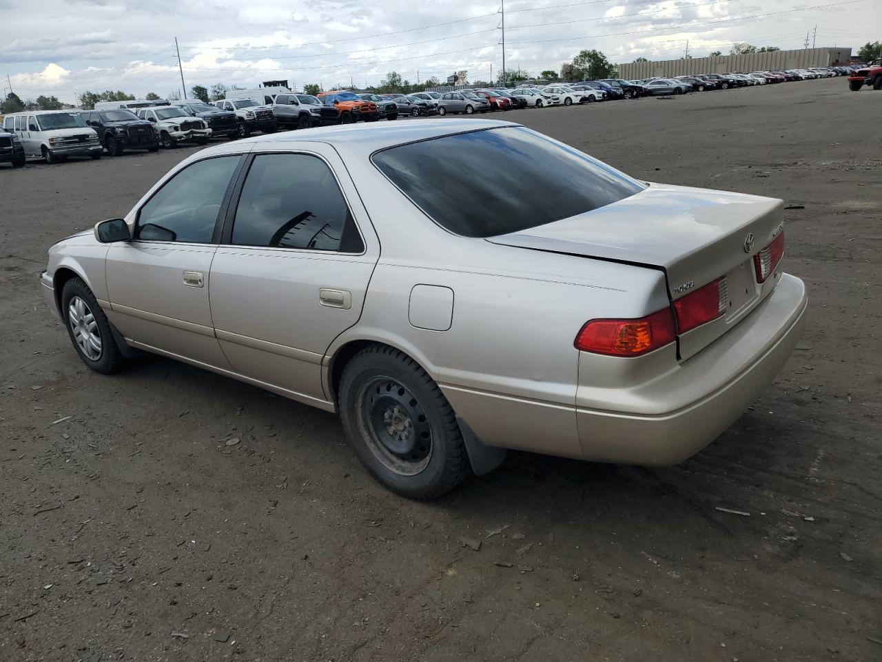 4T1BF22K0YU108779 2000 Toyota Camry Le