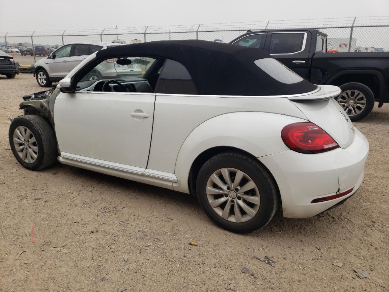 3VW5DAAT6JM511765 2018 Volkswagen Beetle S