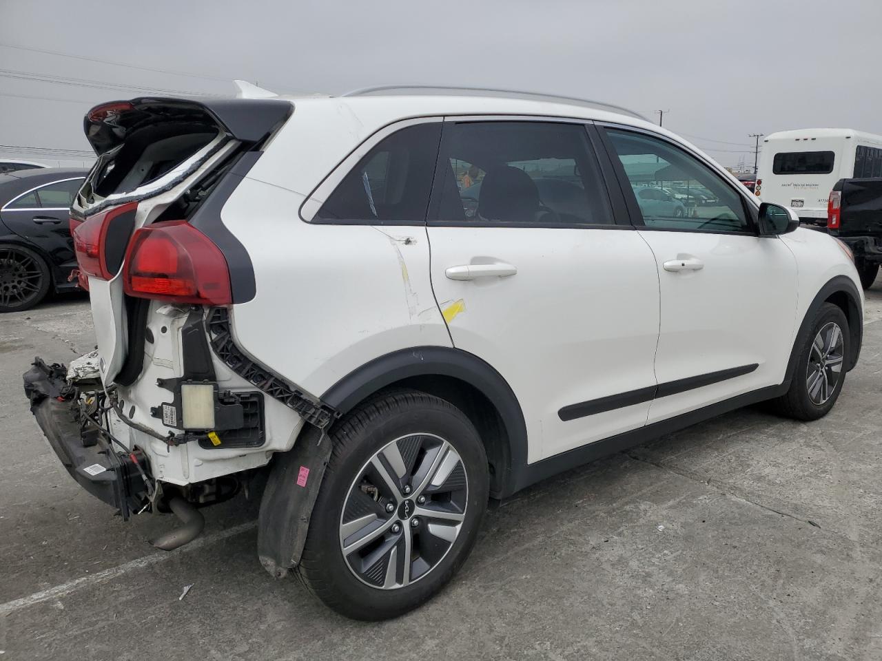 KNDCB3LCXN5547883 2022 Kia Niro Lx