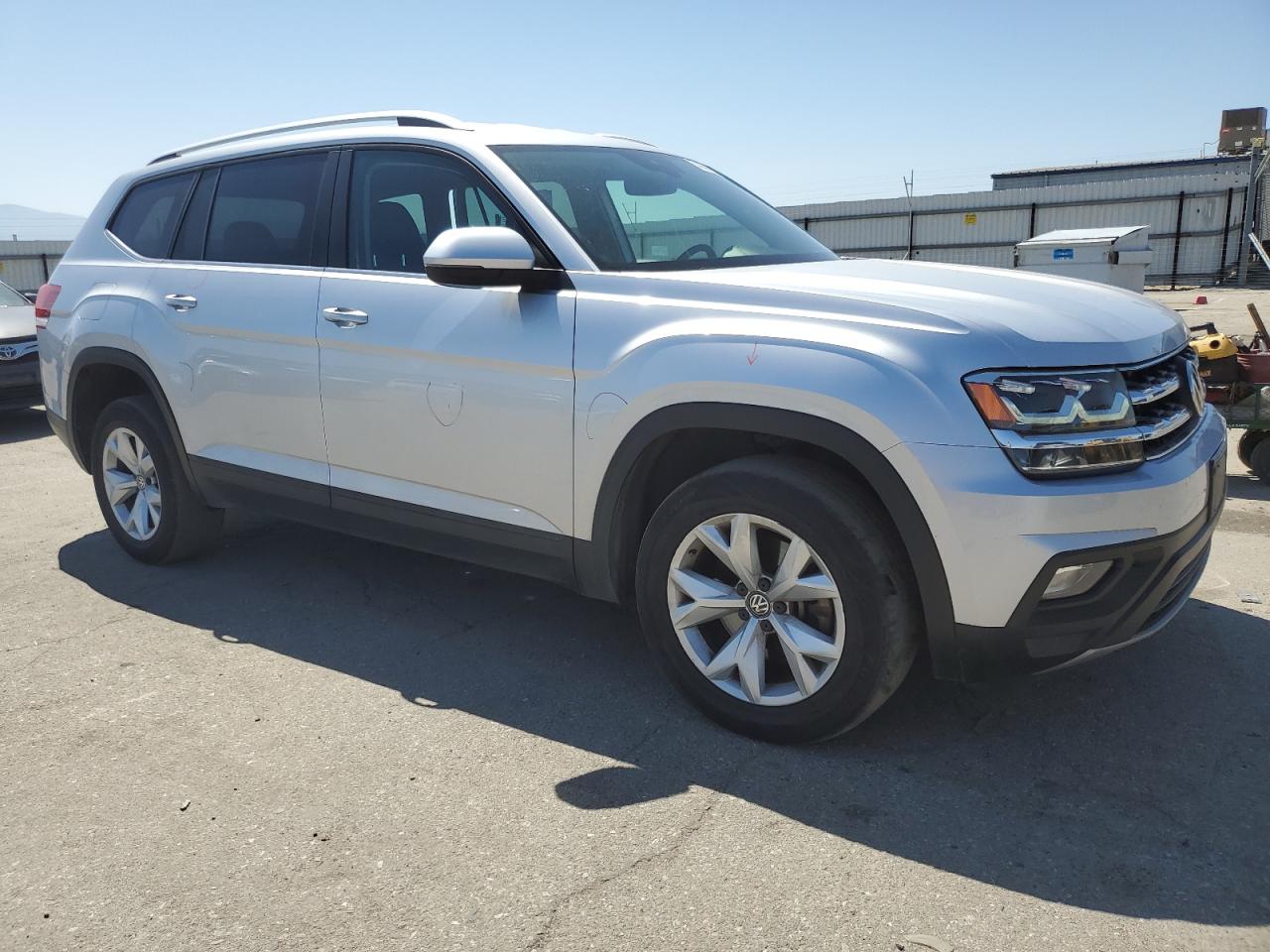 1V2DP2CA0JC598036 2018 Volkswagen Atlas Se