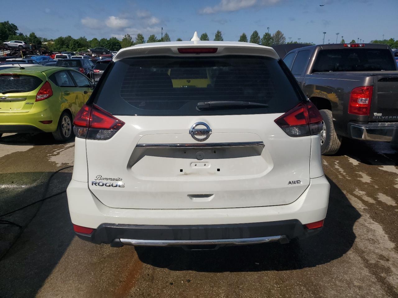 5N1AT2MVXJC726697 2018 Nissan Rogue S