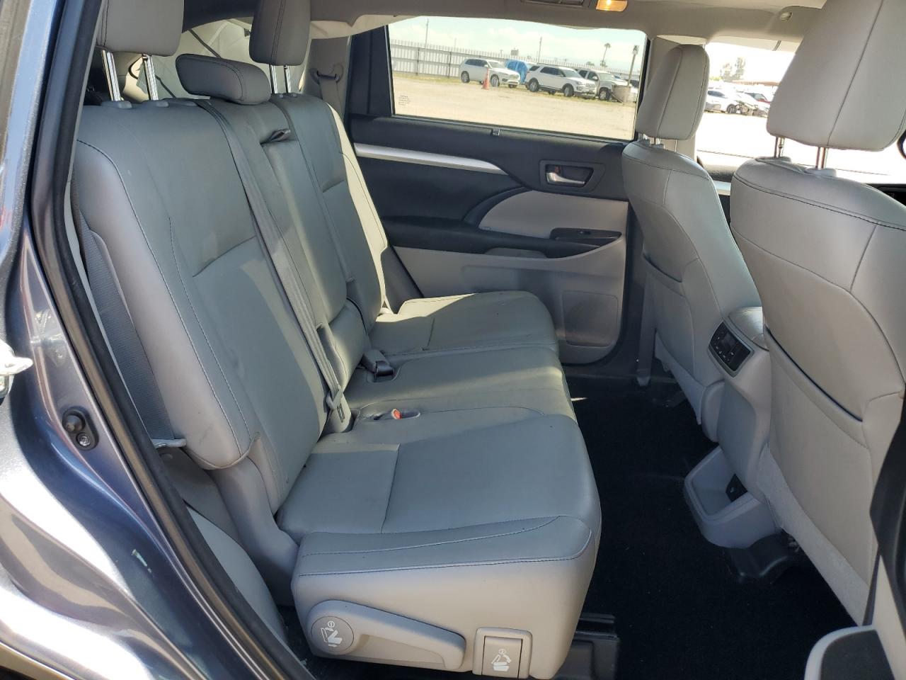 5TDJKRFH9FS153658 2015 Toyota Highlander Xle