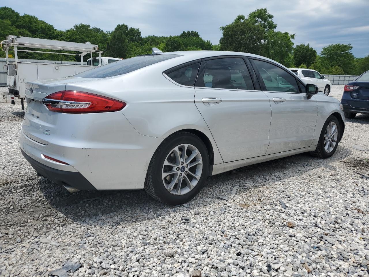 3FA6P0HD2KR275164 2019 Ford Fusion Se