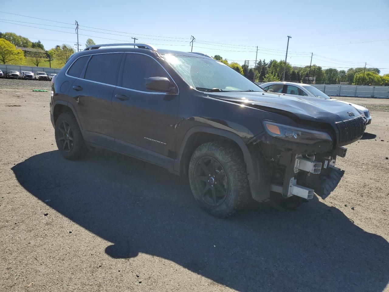 1C4PJMCB2KD232417 2019 Jeep Cherokee Latitude