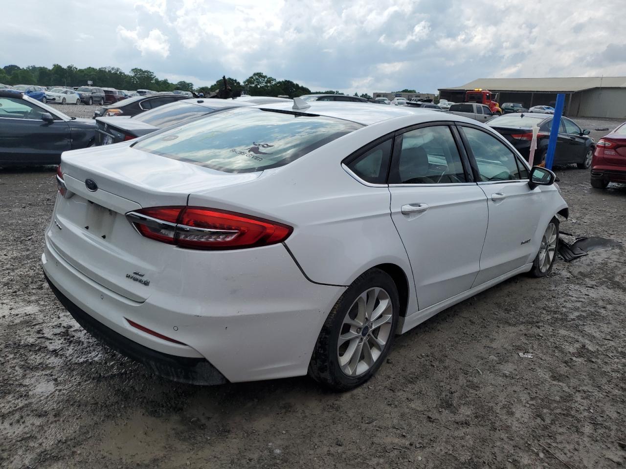 3FA6P0LU3KR240155 2019 Ford Fusion Se