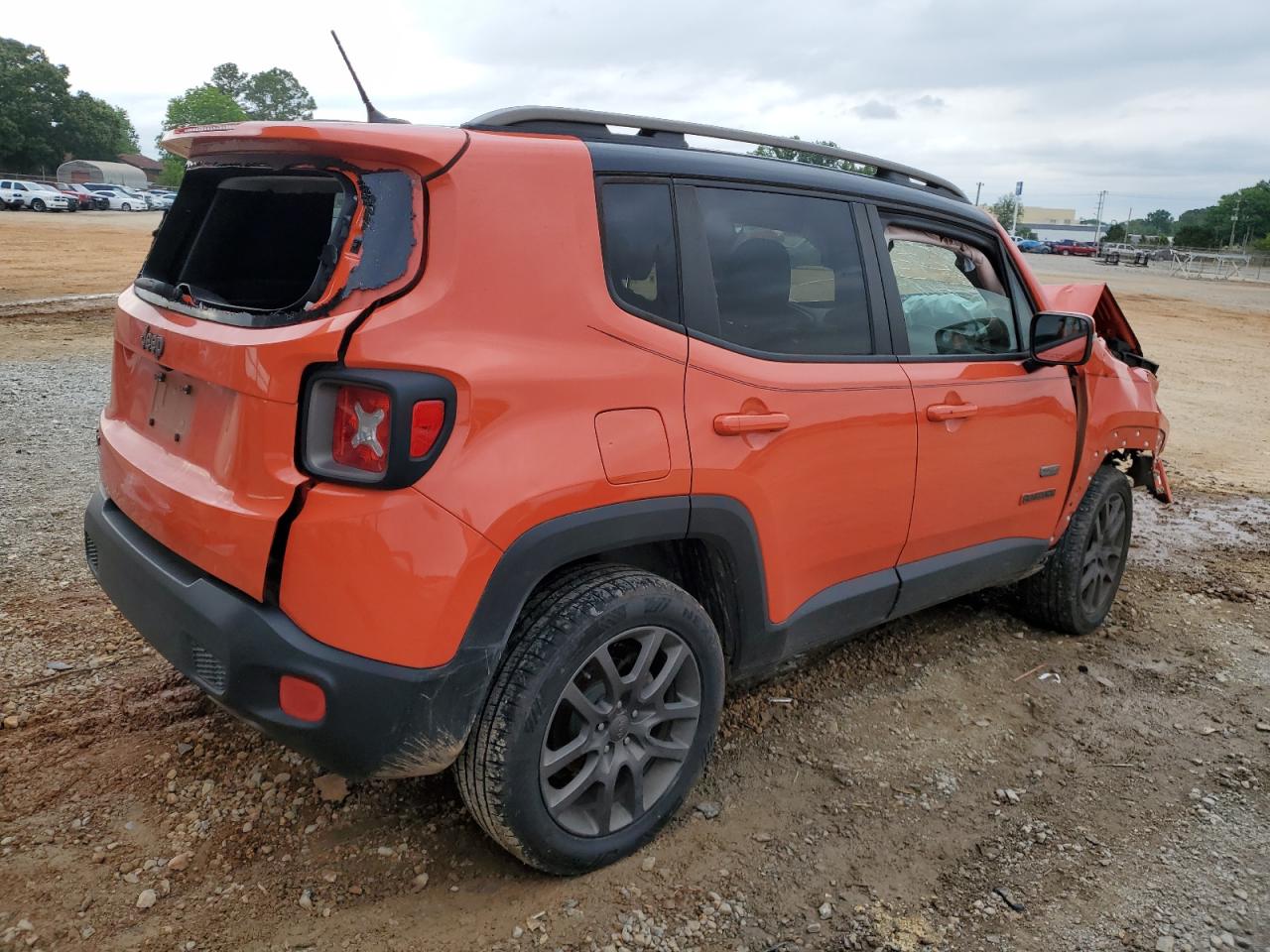 2016 Jeep Renegade Latitude vin: ZACCJBBT7GPD63820