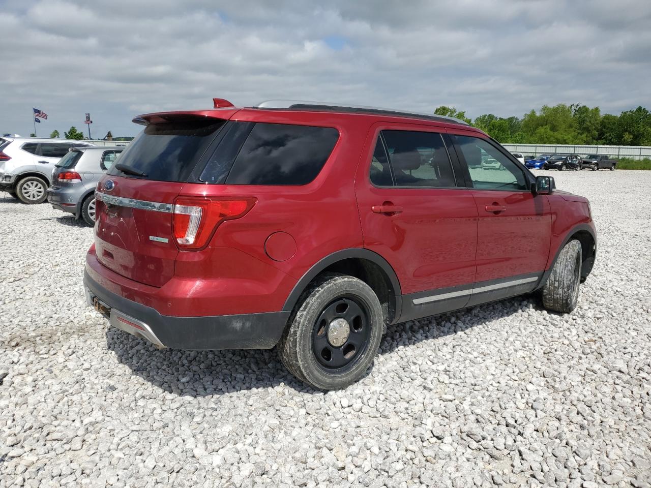 1FM5K7DH8HGA33030 2017 Ford Explorer Xlt