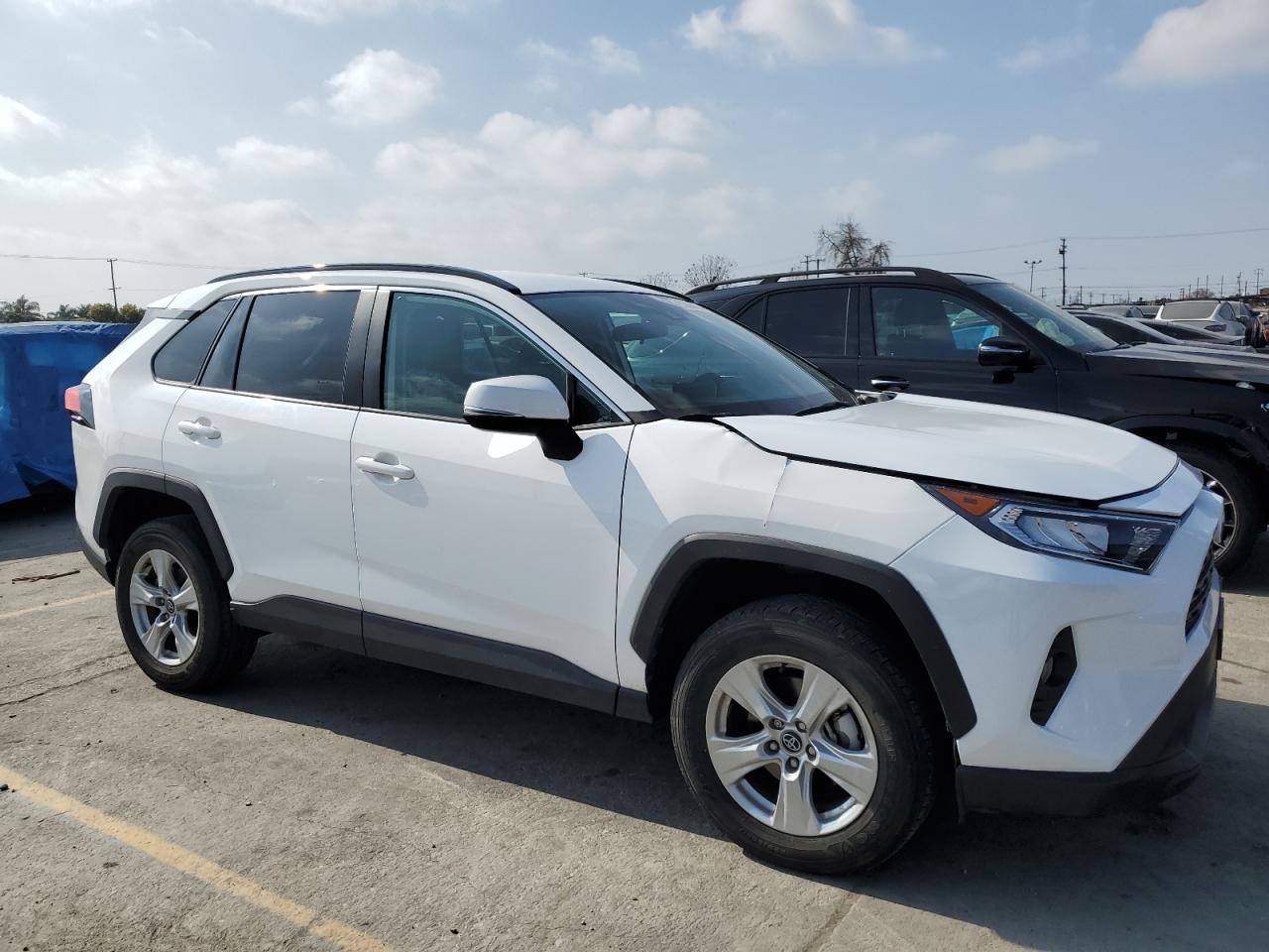 2020 Toyota Rav4 Xle vin: 2T3W1RFV0LW085002