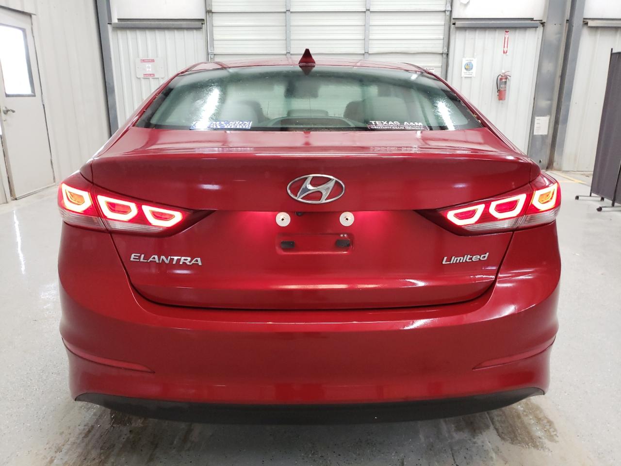 KMHD84LF1HU355518 2017 Hyundai Elantra Se