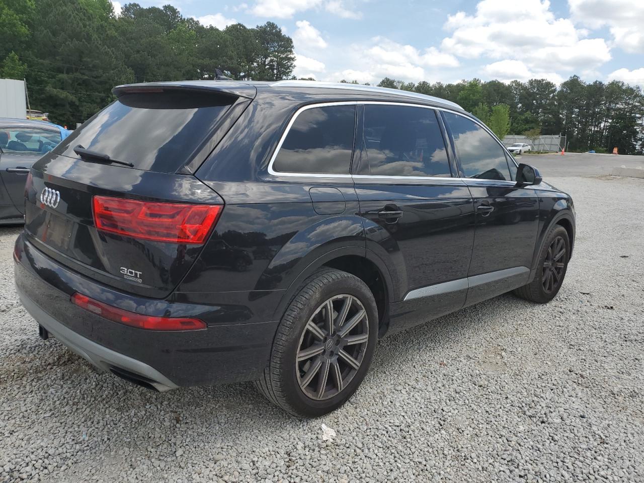 WA1AAAF77HD005562 2017 Audi Q7 Premium