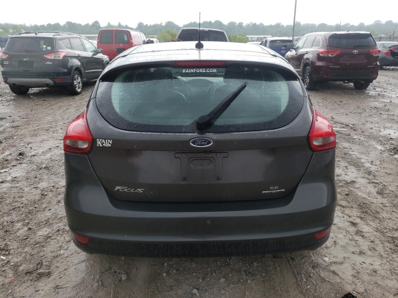 1FADP3K26FL318411 2015 Ford Focus Se