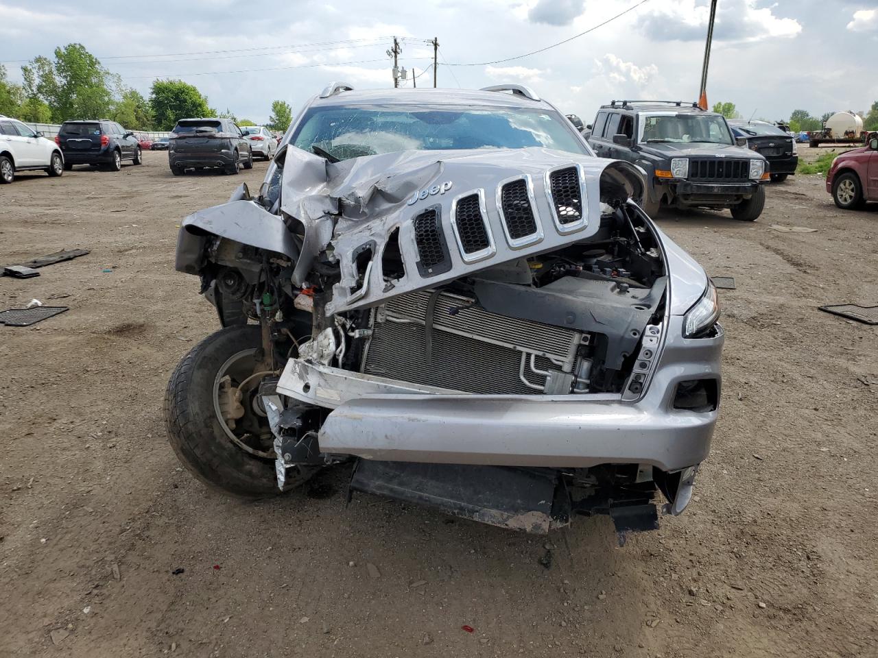 1C4PJMCXXJD517327 2018 Jeep Cherokee Latitude