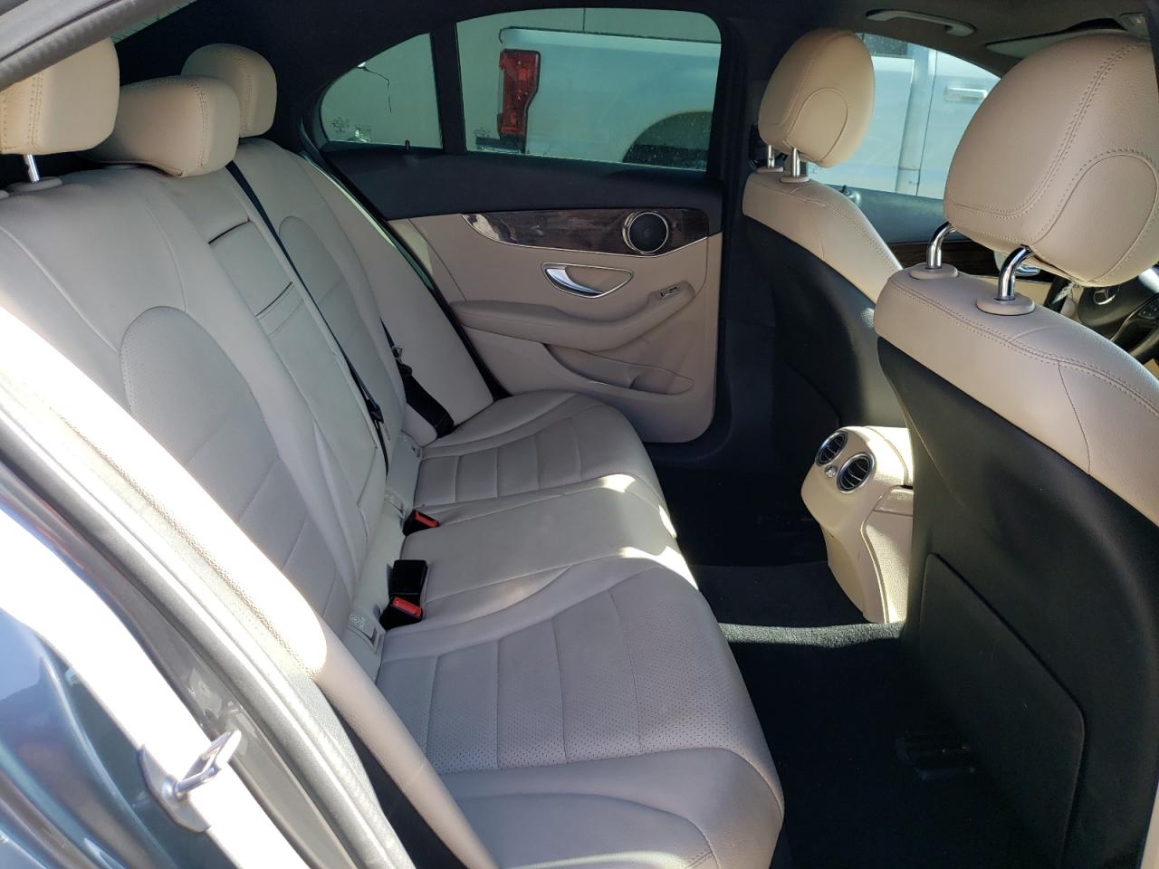 55SWF4JB3JU253198 2018 Mercedes-Benz C 300
