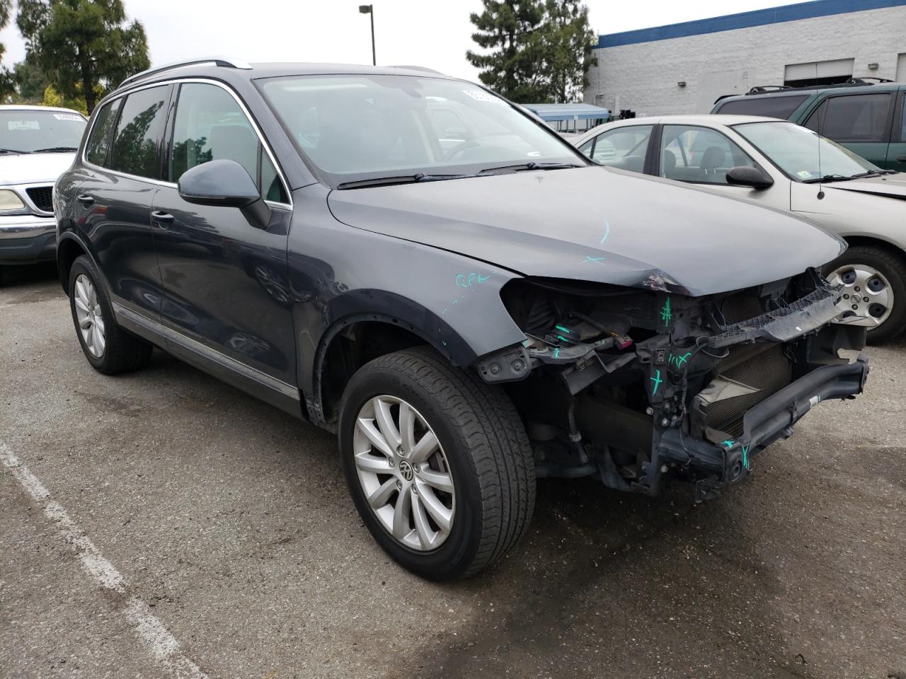 WVGFF9BP2BD000239 2011 Volkswagen Touareg V6