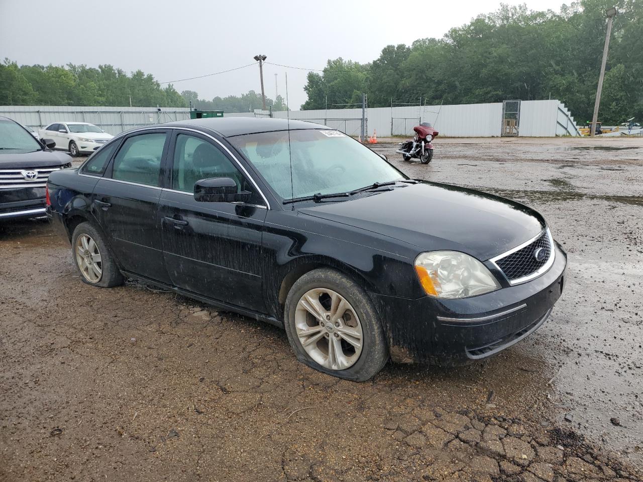 1FAFP23145G136867 2005 Ford Five Hundred Se