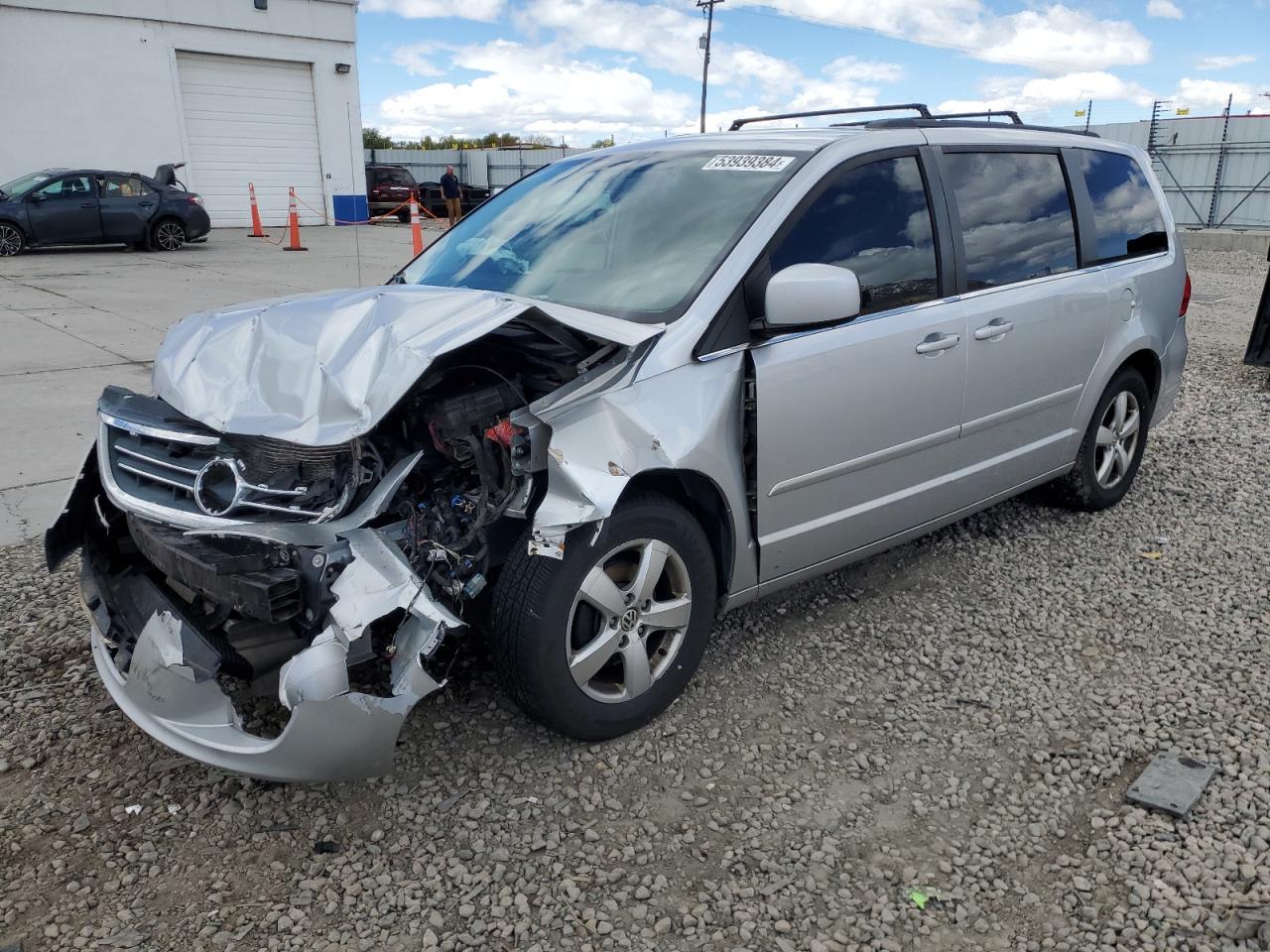 2V4RW3DG2BR805026 2011 Volkswagen Routan Se