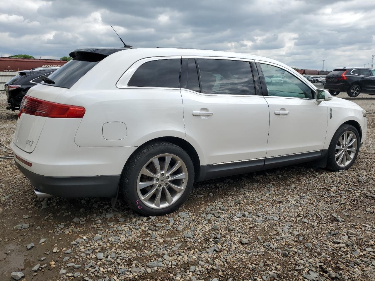 2LMHJ5ATXBBJ55078 2011 Lincoln Mkt