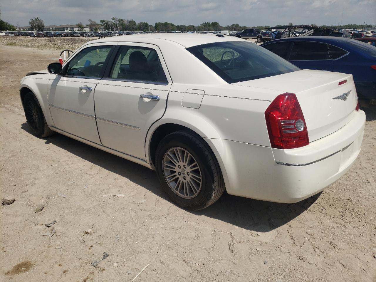 2C3CA5CV8AH211916 2010 Chrysler 300 Touring