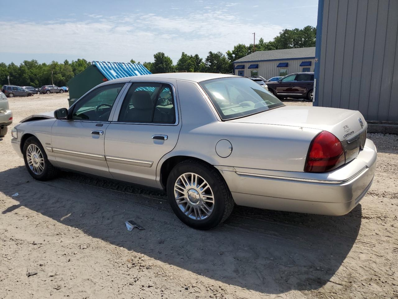 2MEBM7FV7AX621987 2010 Mercury Grand Marquis Ls