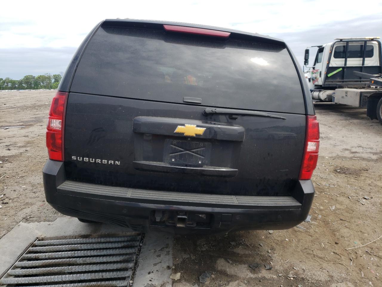 1GNSKJE70ER235832 2014 Chevrolet Suburban K1500 Lt